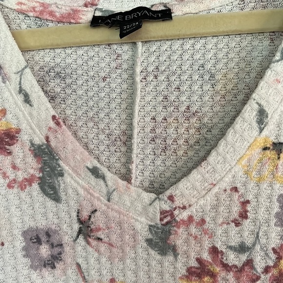 LANE BRYANT Pink/Purple/Yellow/White Floral Thermal V-Neck Top, Sz 22/24, GUC. - Picture 7 of 8